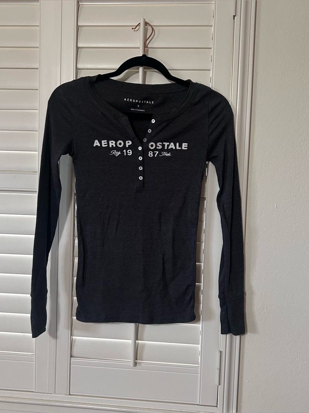 Aeropostale Long Sleeve Henley Top